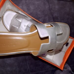 Chaussures Hermès Grises Femme - Élégance Intemporelle & Confort Exceptionnel