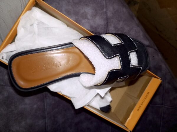 Chaussures Hermès Noires pour Femme - Élégance Intemporelle & Luxe Français