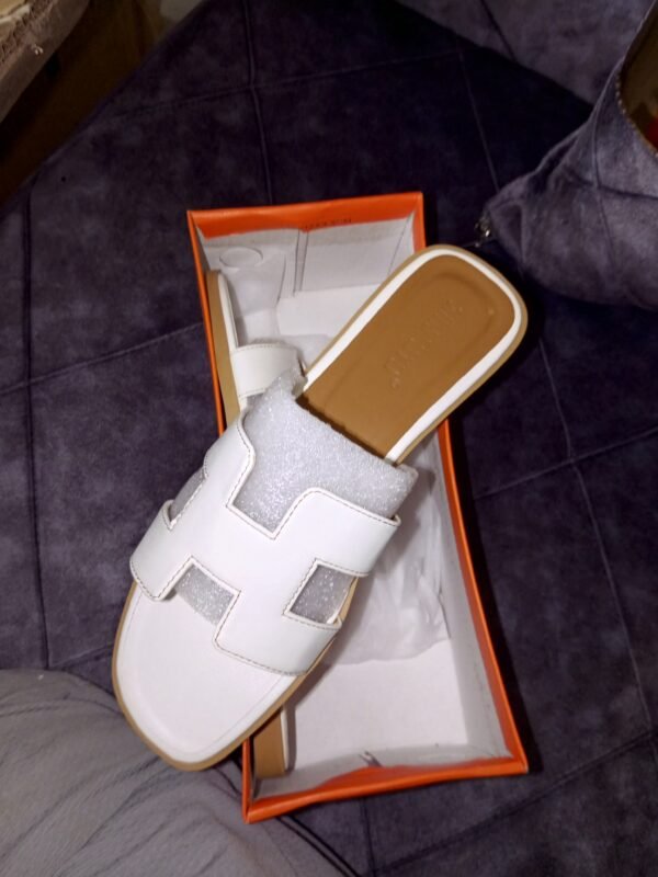 Chaussures Hermès Blanches Femme - Élégance Intemporelle & Confort Supérieur