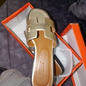 Chaussures Hermès Femme: Élégance Intemporelle et Luxe Français - Achetez Maintenant